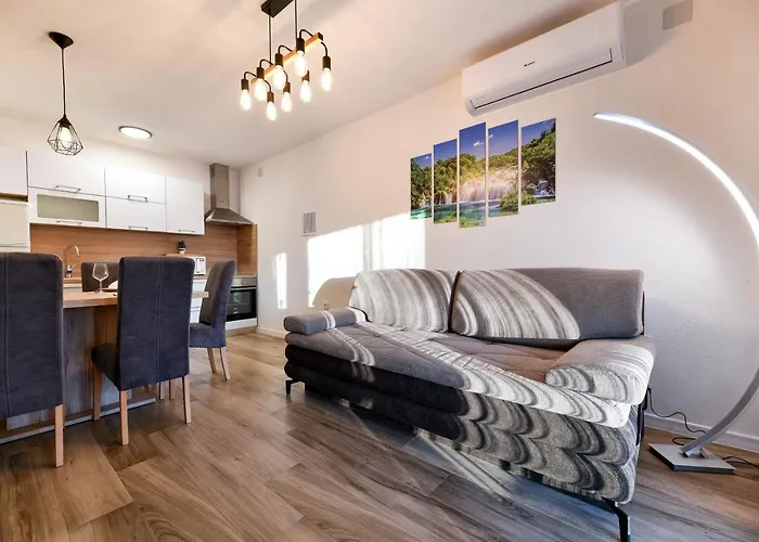 Zen Promona 别墅 Puljane